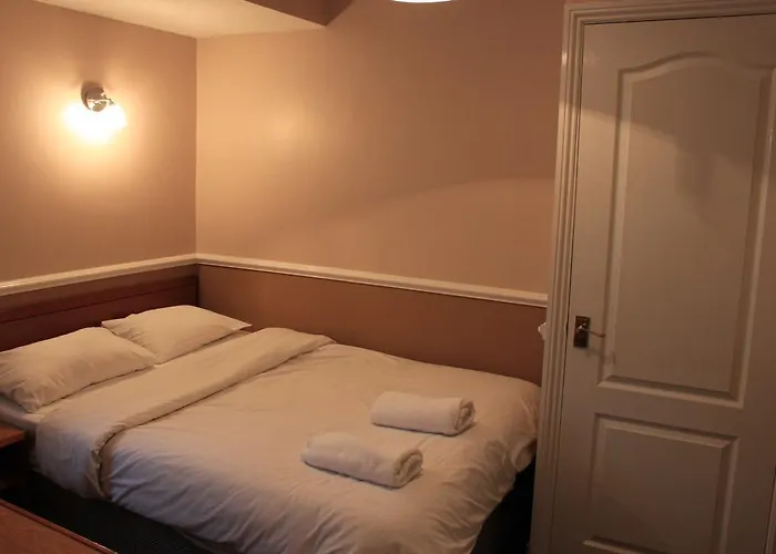 Pines Hotel Luton Airport